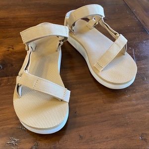 Teva Midform Universal